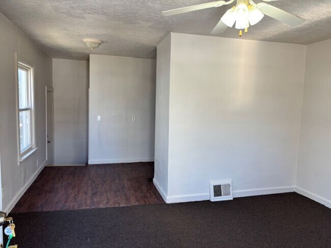 Building Photo - 925 Stanley Ave