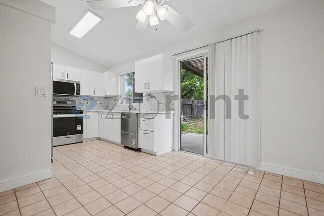 Building Photo - Unit