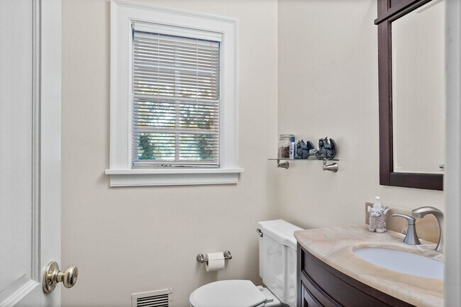 Building Photo - Beautiful brick home on a 1-acre lakefront...