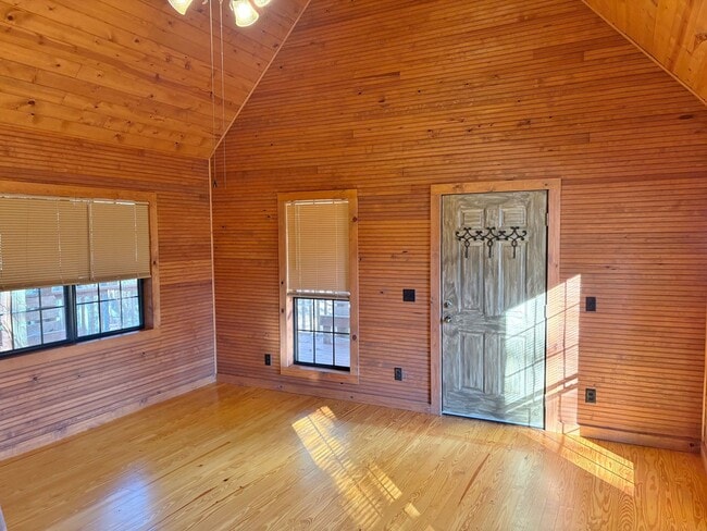 Building Photo - 1 Bedroom, 1 bath House