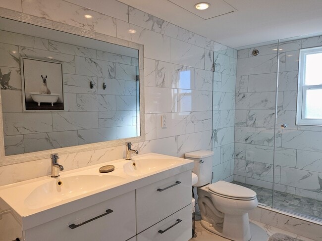 Building Photo - 255 Capri Cir N