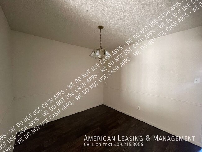 Building Photo - 2-Bedroom West End Town Home Available for...