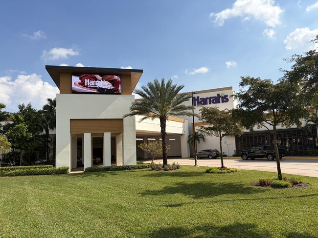 Building Photo - 2940 N Course Dr