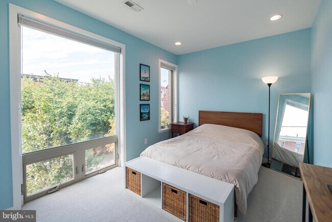 Building Photo - 2029 E Huntingdon St