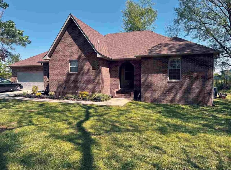 Primary Photo - 225 Charger Ln