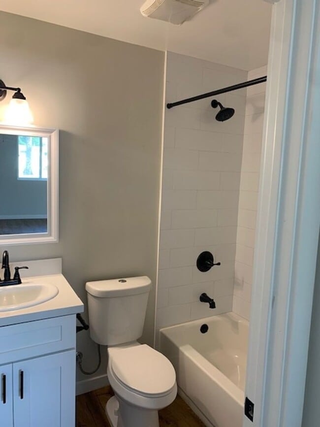 Building Photo - 1461 East Ln