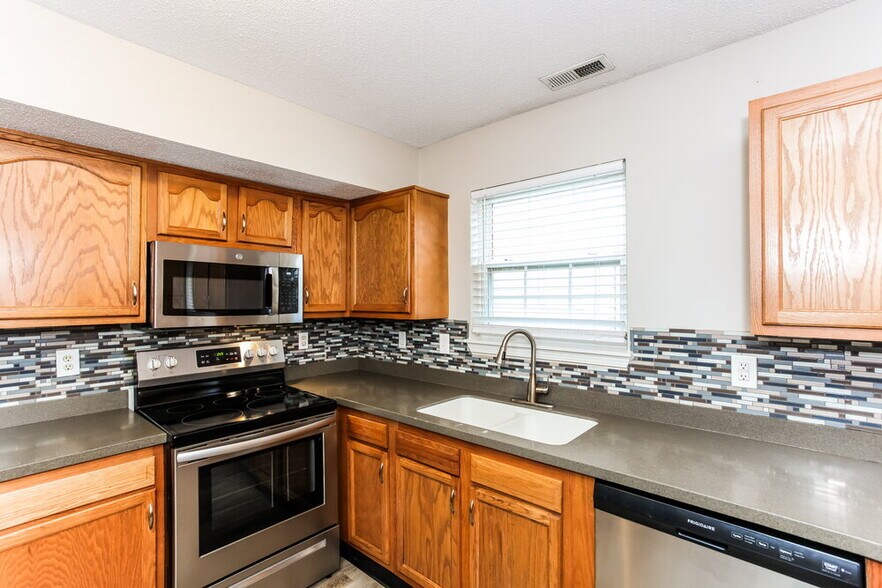 Building Photo - 10302 Draycott Way