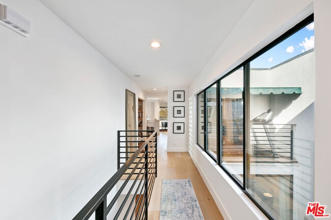 Building Photo - 6502 Dume Dr