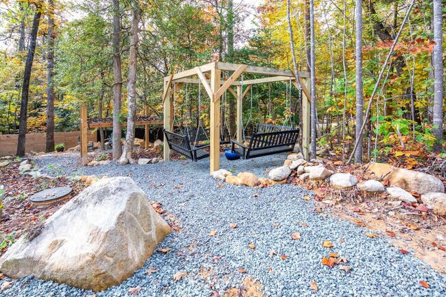 Building Photo - 288 Stone Wall Rd