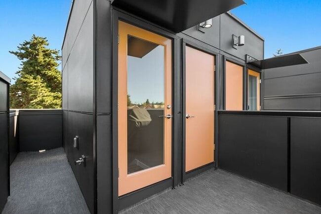 Building Photo - Stunning AIR CONDITIONED North College Par...