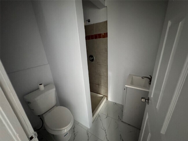 Building Photo - 28 Emma St