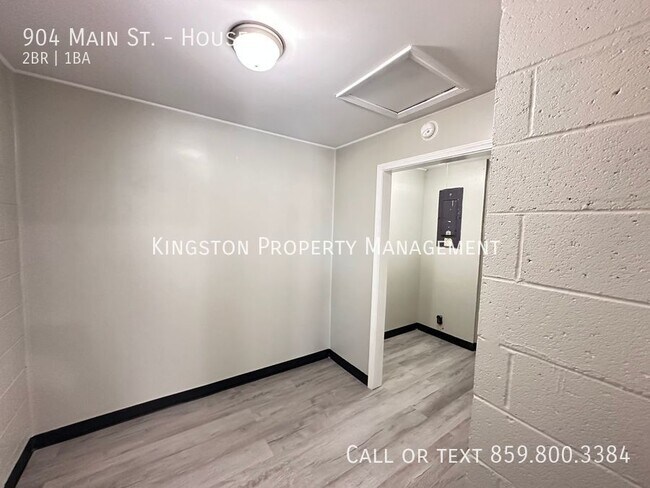 Building Photo - 904 Main St