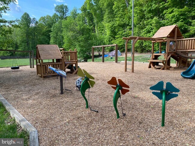 Building Photo - 6277 Occoquan Forest Dr