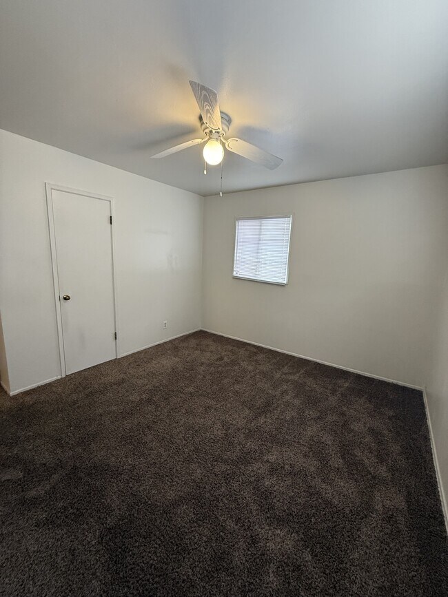 Building Photo - 1612 Hendola Dr NE