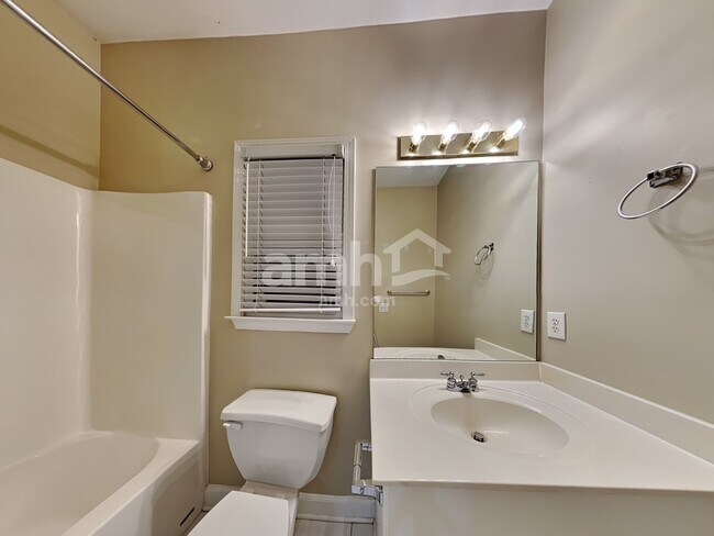 Building Photo - 3178 Vickery Dr NE