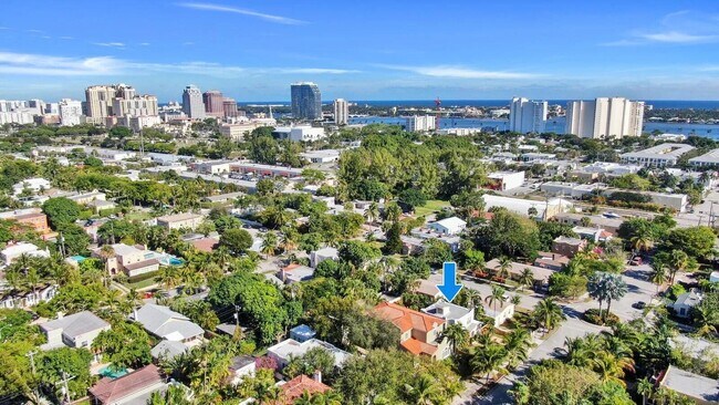 Building Photo - 607 Flamingo Dr