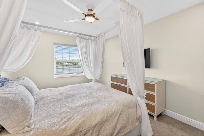 Building Photo - 812 Ocean Dunes Cir