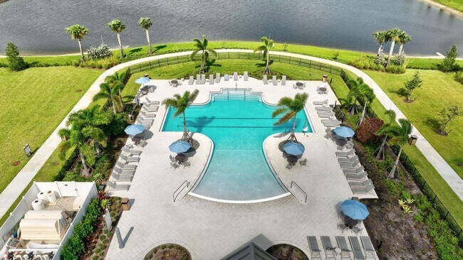 Building Photo - 6544 Cloverdale Ave