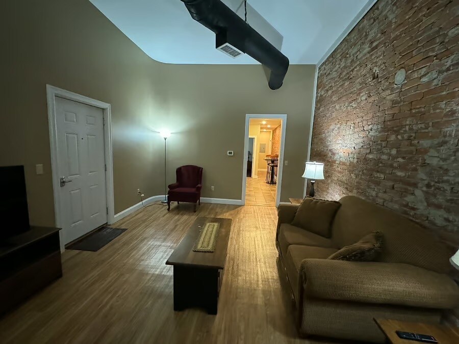 Building Photo - 75 Main St