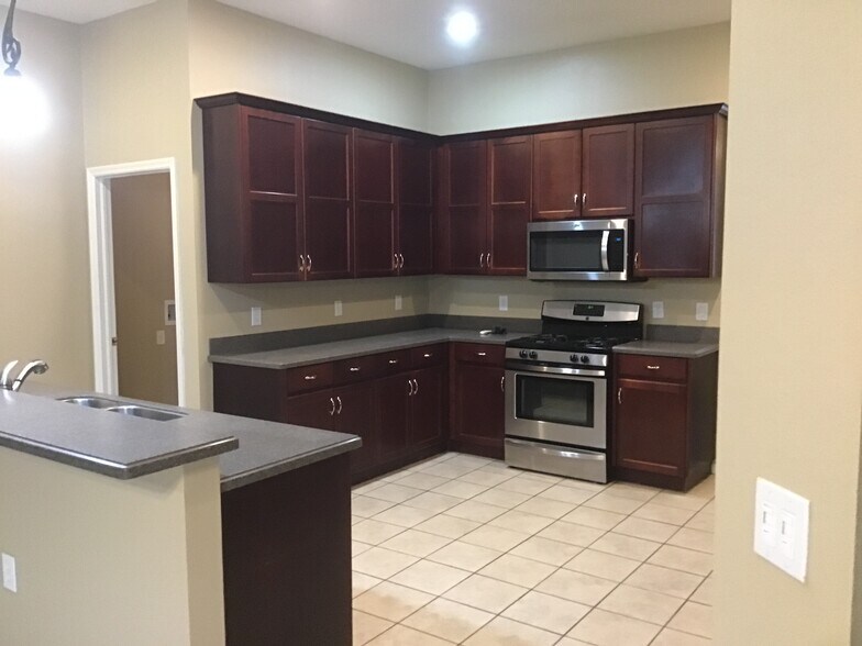 Building Photo - 16150 Bridgepark Dr