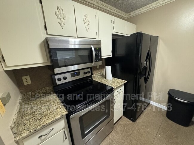 Building Photo - 44 Phlox Dr