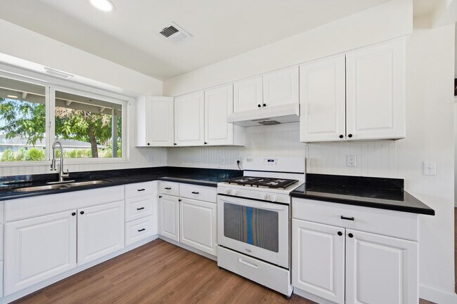 Building Photo - 2558 N 40th St