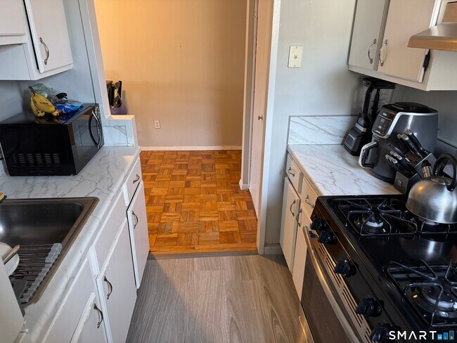 Building Photo - 99 Prospect St