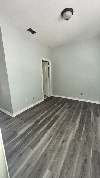 Building Photo - 10450 Manderley Way