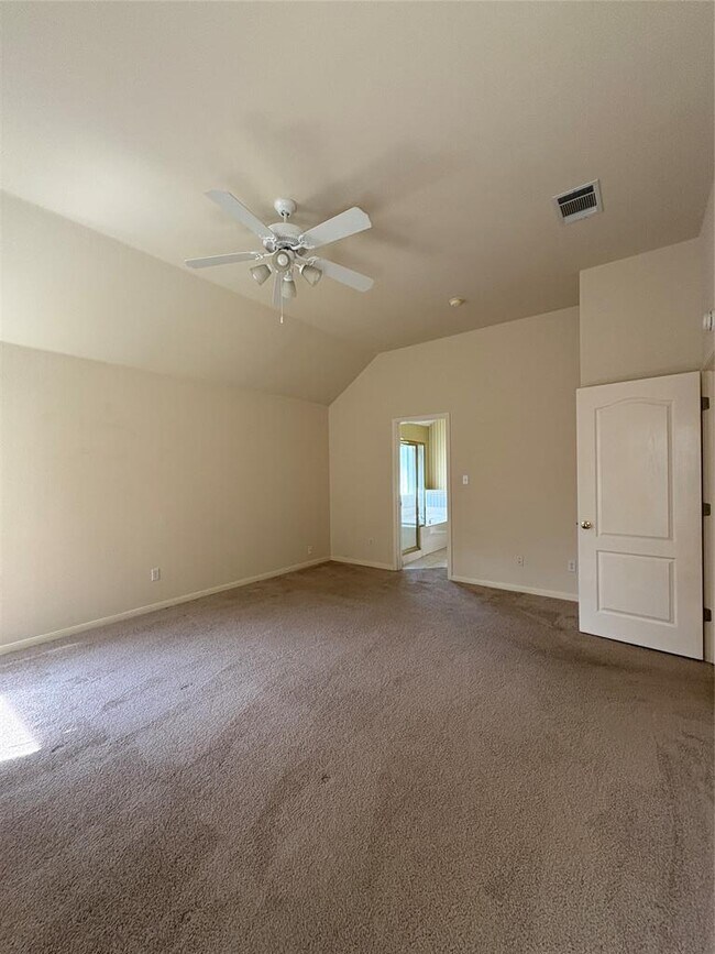 Building Photo - 207 Kettleman Ln N