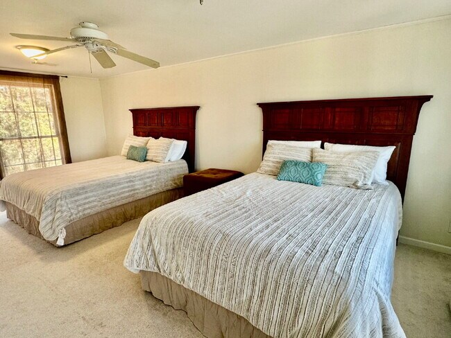 Building Photo - Four Bedroom Waterfront Home on the May River!