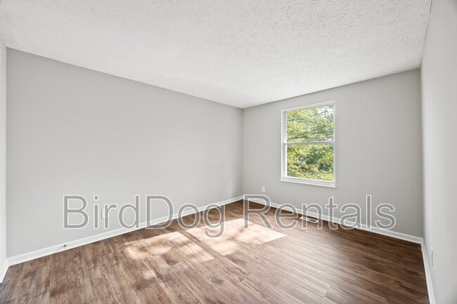 Building Photo - 5970 Almina Dr