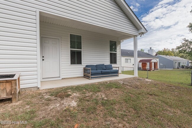 Building Photo - 111 Hampton Ct