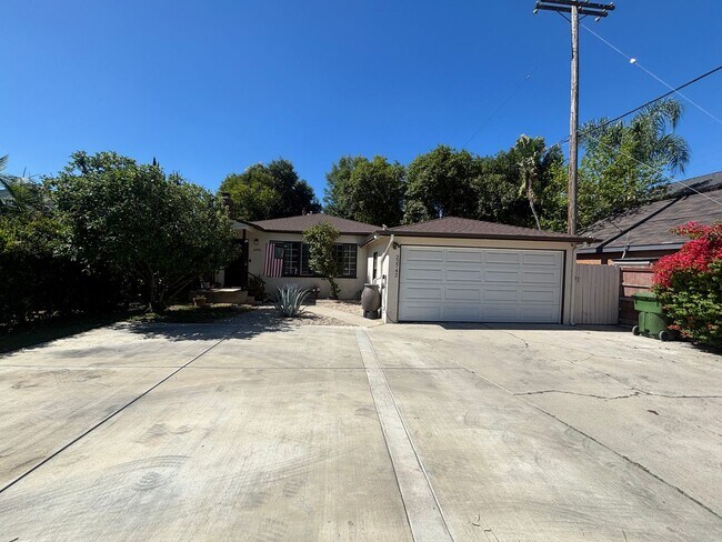 Building Photo - 22742 Burbank Blvd