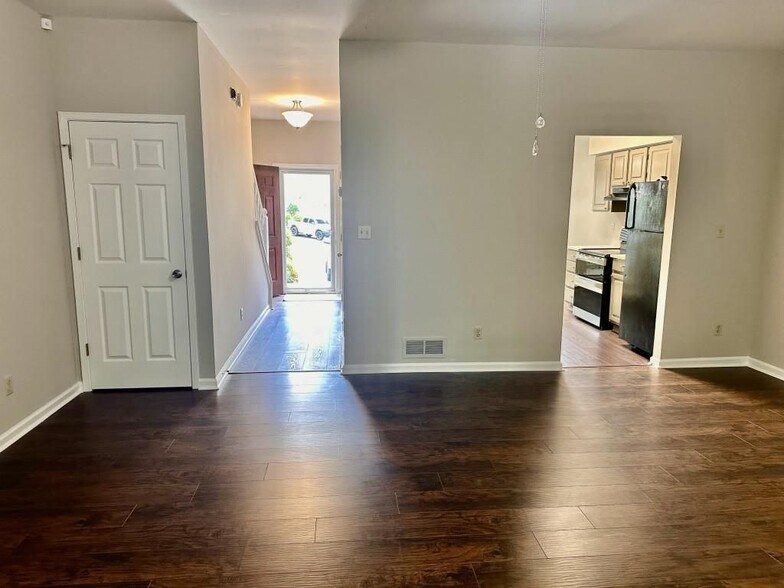 Building Photo - 2290 Fairways Ct