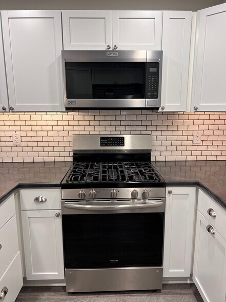 gas range and overhead microwave - 1247 Dennis Dr