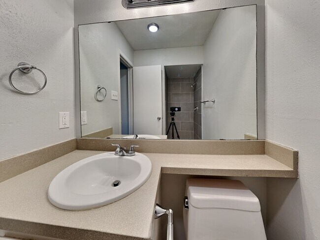 Building Photo - Spacious 3BR/2BA Home in the Heart of Arli...