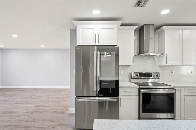 Building Photo - 8312 Roxboro Dr
