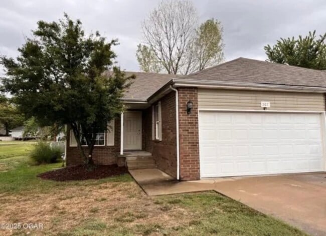 Building Photo - 507 W Briarbrook Ln