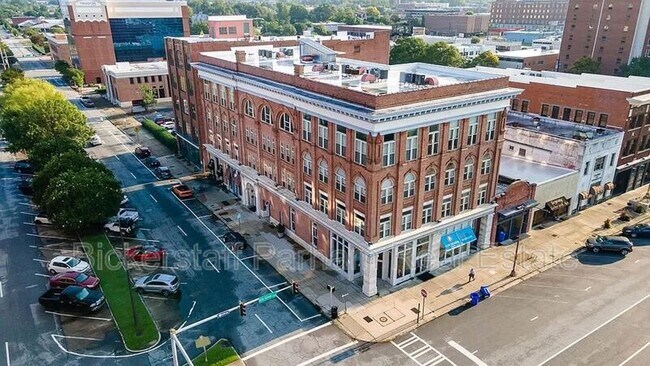 Building Photo - 1204 1st Ave