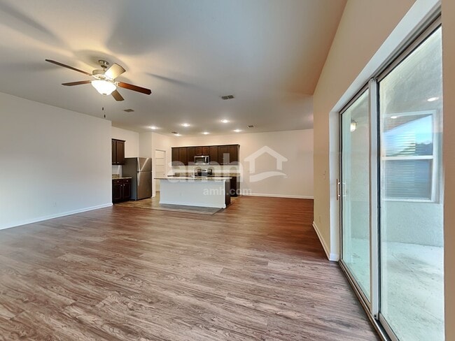 Building Photo - 4878 St James Ln