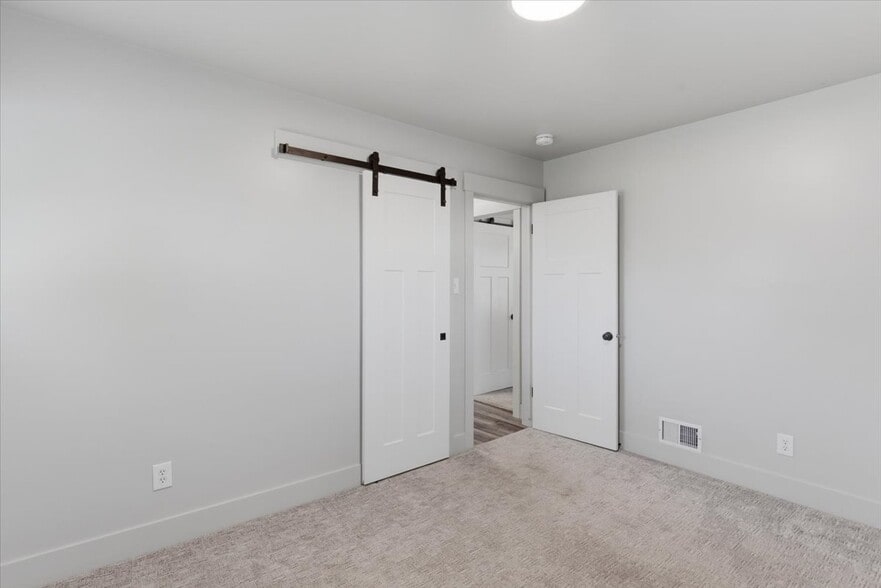 Building Photo - 5564 S 2425 W