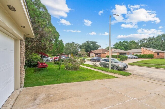 Building Photo - 19511 Westhaven Dr