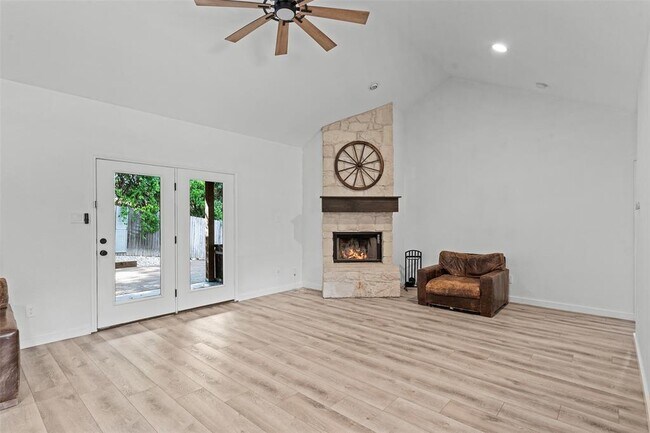 Building Photo - 14913 Longbranch Dr