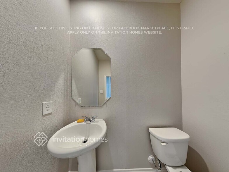 Building Photo - 800 Alton Dr