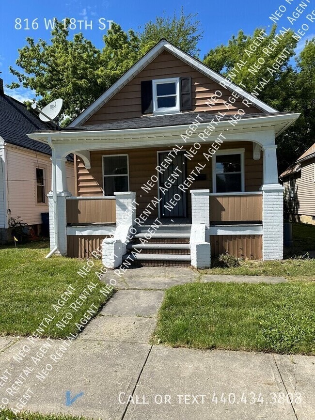 Primary Photo - 816 W 18th St