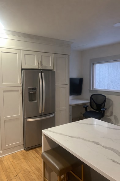 Building Photo - 324 E Michigan St