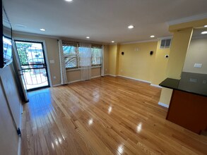 Building Photo - 643 47th St
