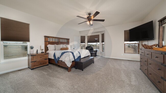 Building Photo - Country Living on 13.5 Acres