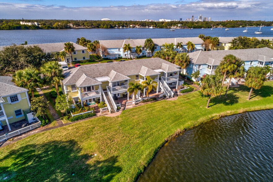 Building Photo - 122 Pompano Dr SE