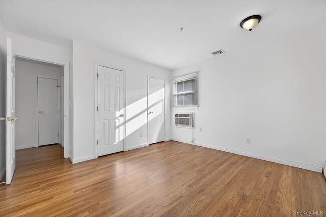 Building Photo - 8 Blueberry Ln